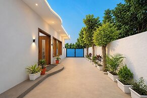 Fabhotel The Dayals & Lawns