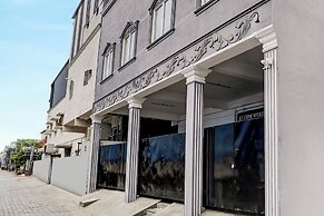 Fabhotel Redmoon Residency Elite