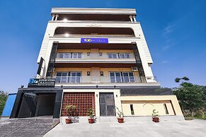 FabHotel 24x Living