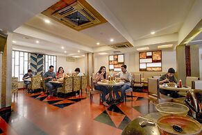 Fabhotel Raj Inn
