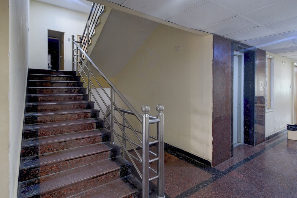 Fabhotel Raj Inn