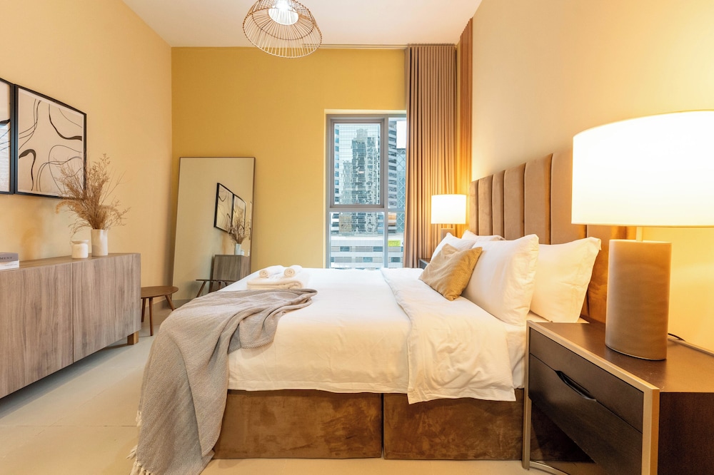 Downtown Dubai - Pool & Gym Access