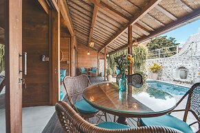 Deluxe Room with Pool Access