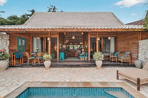 Deluxe Room with Pool Access