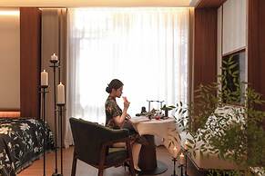 Chinese-style garden resort hotel
