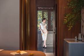Chinese-style garden resort hotel