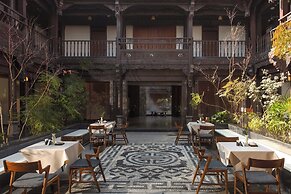 Chinese-style garden resort hotel