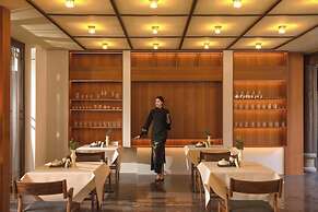 Chinese-style garden resort hotel