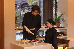 Chinese-style garden resort hotel