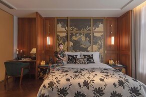 Chinese-style garden resort hotel