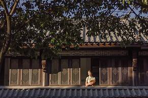 Chinese-style garden resort hotel