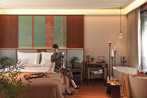 Chinese-style garden resort hotel