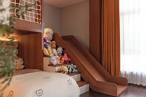 Chinese-style garden resort hotel