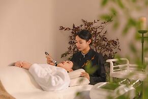 Chinese-style garden resort hotel