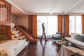 Chinese-style garden resort hotel