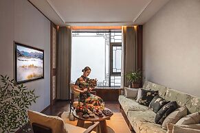 Chinese-style garden resort hotel