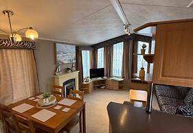 Cabin Caravan Sleeps 6 With Parking