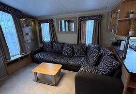 Cabin Caravan Sleeps 6 With Parking