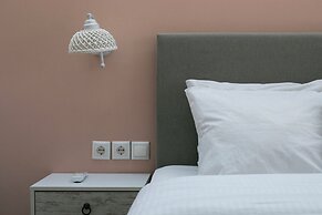 City Vibes - 2-BR Apt. with Backyard in kolonaki