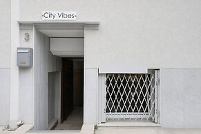 City Vibes - 2-BR Apt. with Backyard in kolonaki