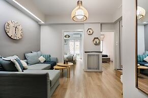 City Vibes - 2-BR Apt. with Backyard in kolonaki