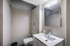 City Vibes - 2-BR Apt. with Backyard in kolonaki