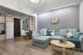 City Vibes - 2-BR Apt. with Backyard in kolonaki