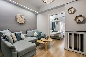 City Vibes - 2-BR Apt. with Backyard in kolonaki