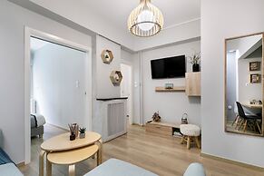 City Vibes - 2-BR Apt. with Backyard in kolonaki