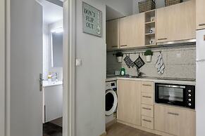 City Vibes - 2-BR Apt. with Backyard in kolonaki