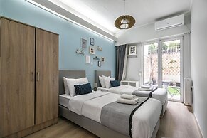 City Vibes - 2-BR Apt. with Backyard in kolonaki