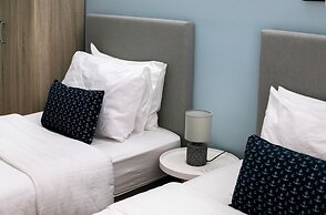 City Vibes - 2-BR Apt. with Backyard in kolonaki