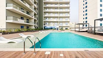 Stunning 1BR Luxury Apt with Pool View