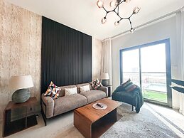 Stunning 1BR Luxury Apt with Pool View