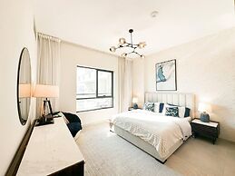 Stunning 1BR Luxury Apt with Pool View