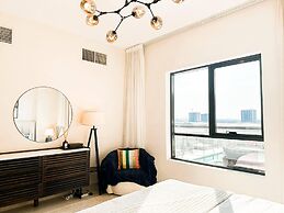 Stunning 1BR Luxury Apt with Pool View