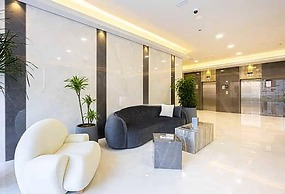 Stunning 1BR Luxury Apt with Pool View