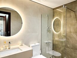 Stunning 1BR Luxury Apt with Pool View