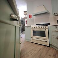 Spacious 2BR Maisonette -Private Terrace