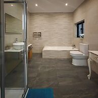 Spacious 2BR Maisonette -Private Terrace