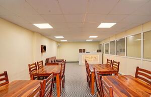 OnlyStay Snap Hotel
