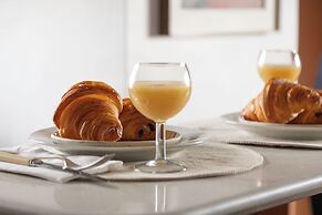 Stylish 1BR Parc Monceau Retreat