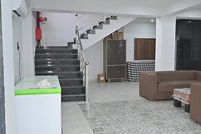 Purav Hotel