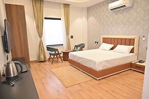 Purav Hotel