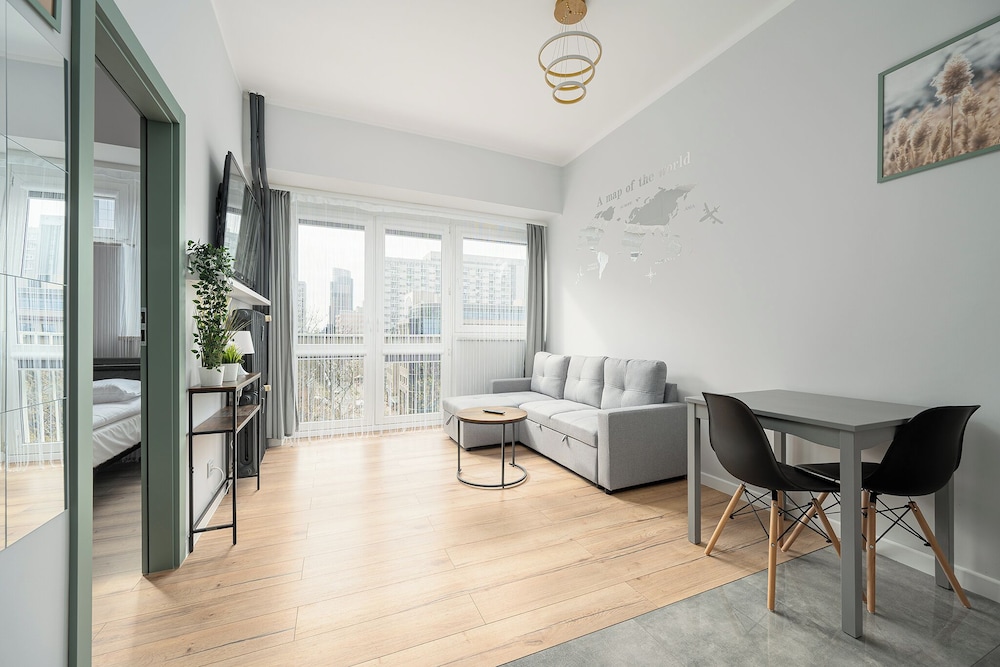 RentPlanet - przy Parku Mirowskim