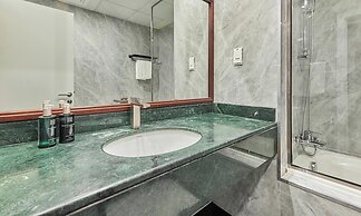 bnbme - Emirates Crown - 2BR & Maid Room
