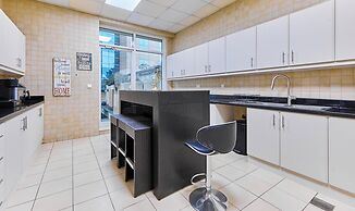 bnbme - Emirates Crown - 2BR & Maid Room