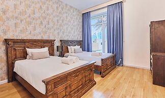 bnbme - Emirates Crown - 2BR & Maid Room