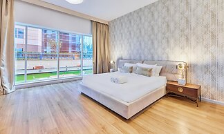 bnbme - Emirates Crown - 2BR & Maid Room