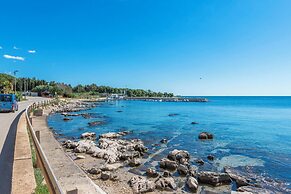 Shared Gardened Accommodation With bbq and sea View